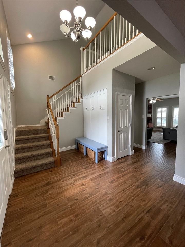 5025 Bayberry Dr - Photo 3 of 32