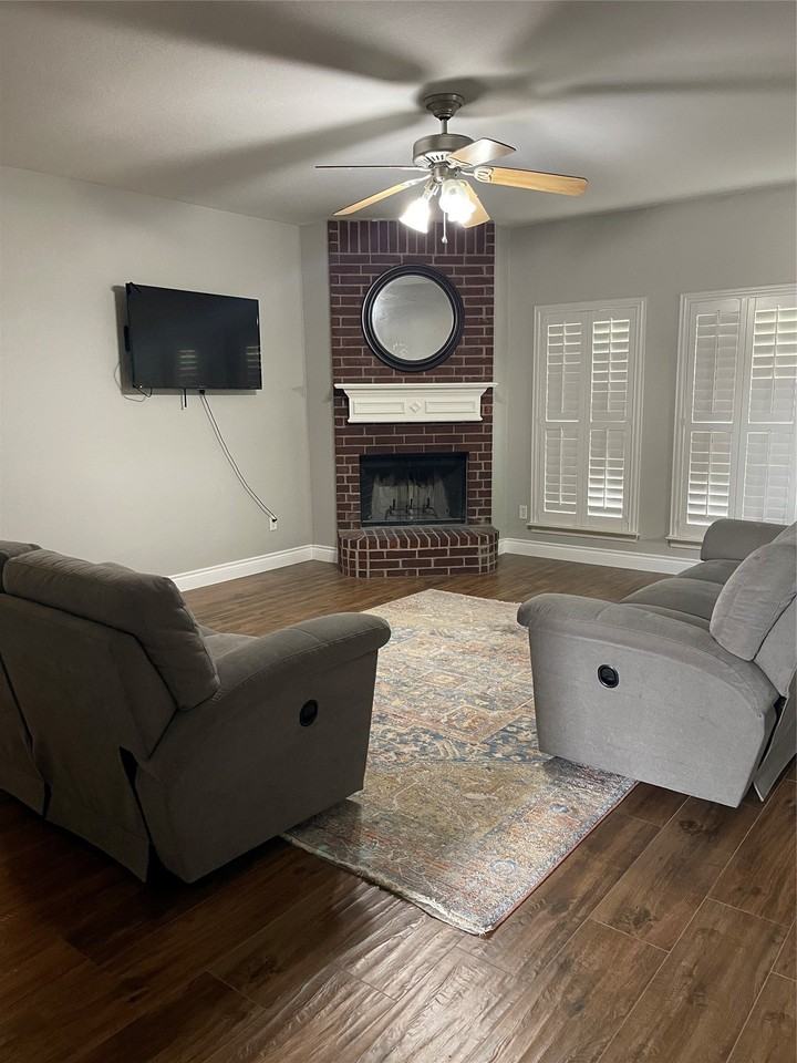 5025 Bayberry Dr - Photo 5 of 32