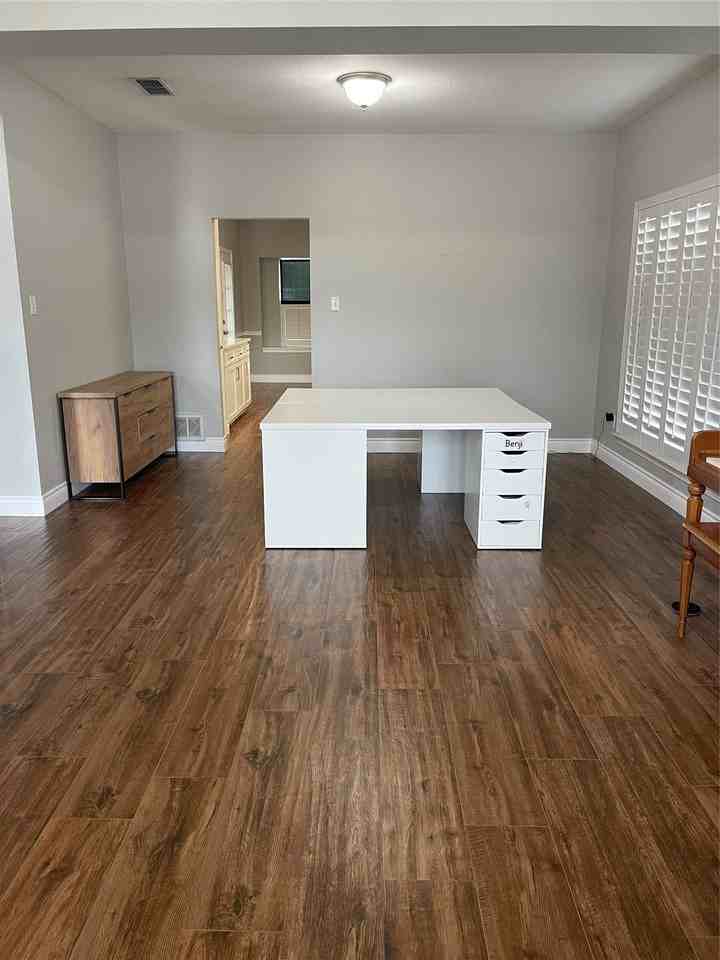 5025 Bayberry Dr - Photo 6 of 32