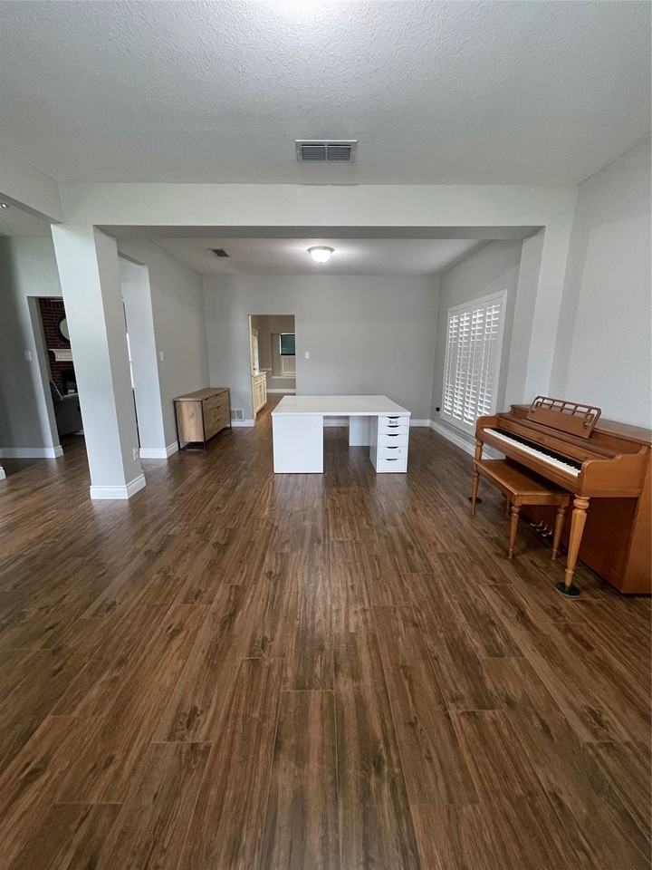 5025 Bayberry Dr - Photo 7 of 32