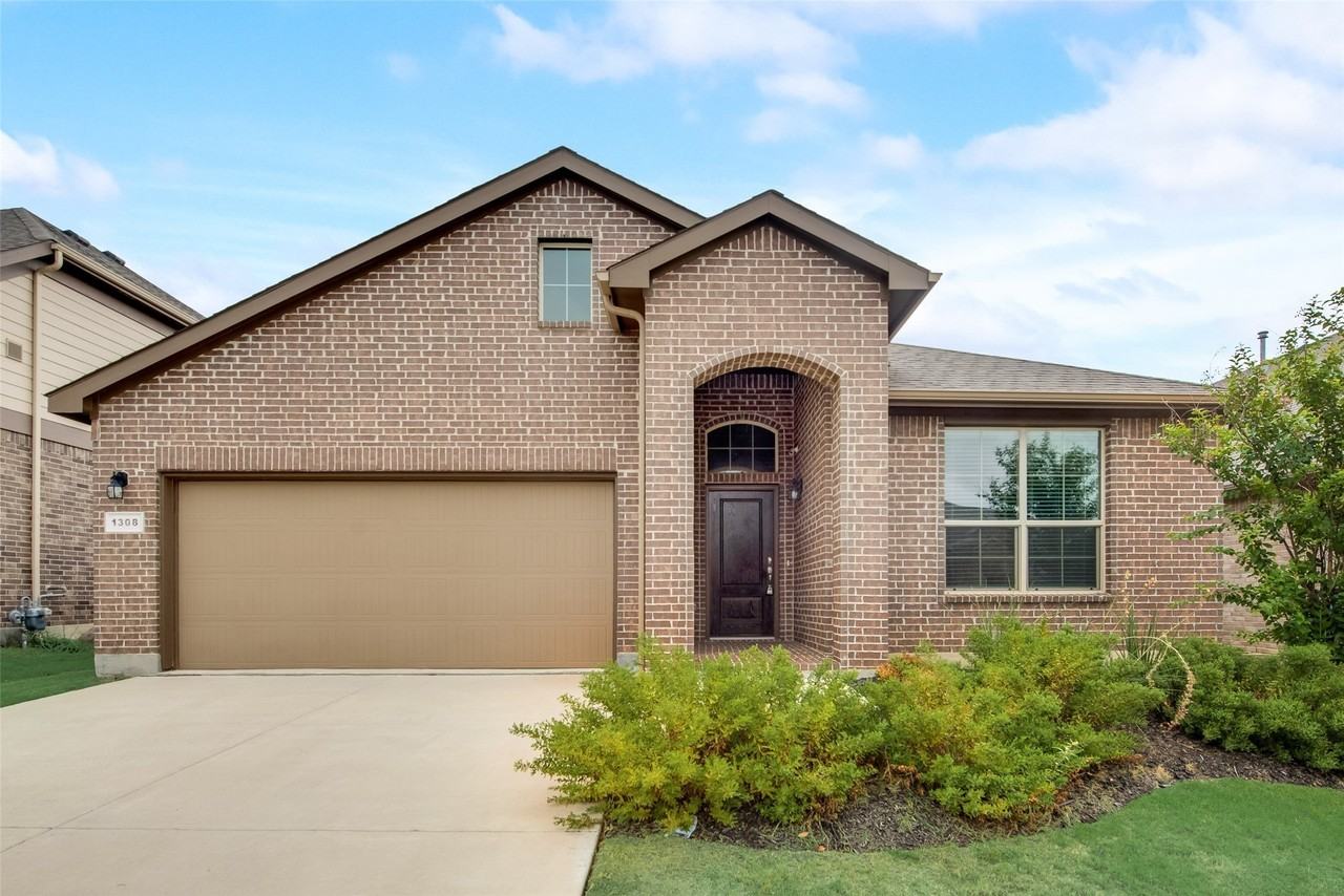 1308 Canary Ln