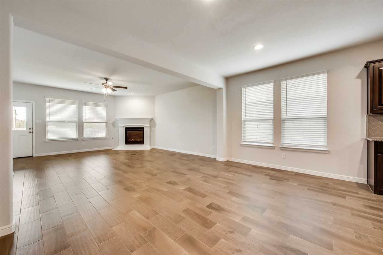 1308 Canary Ln - Photo 3 of 20