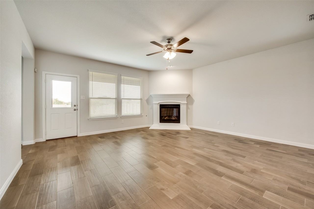 1308 Canary Ln - Photo 4 of 20