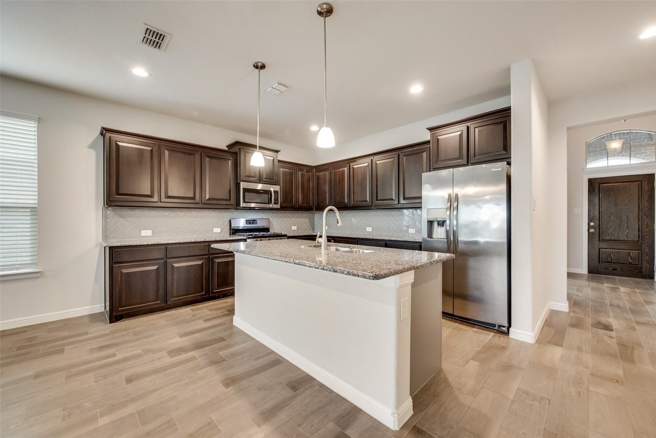 1308 Canary Ln - Photo 5 of 20