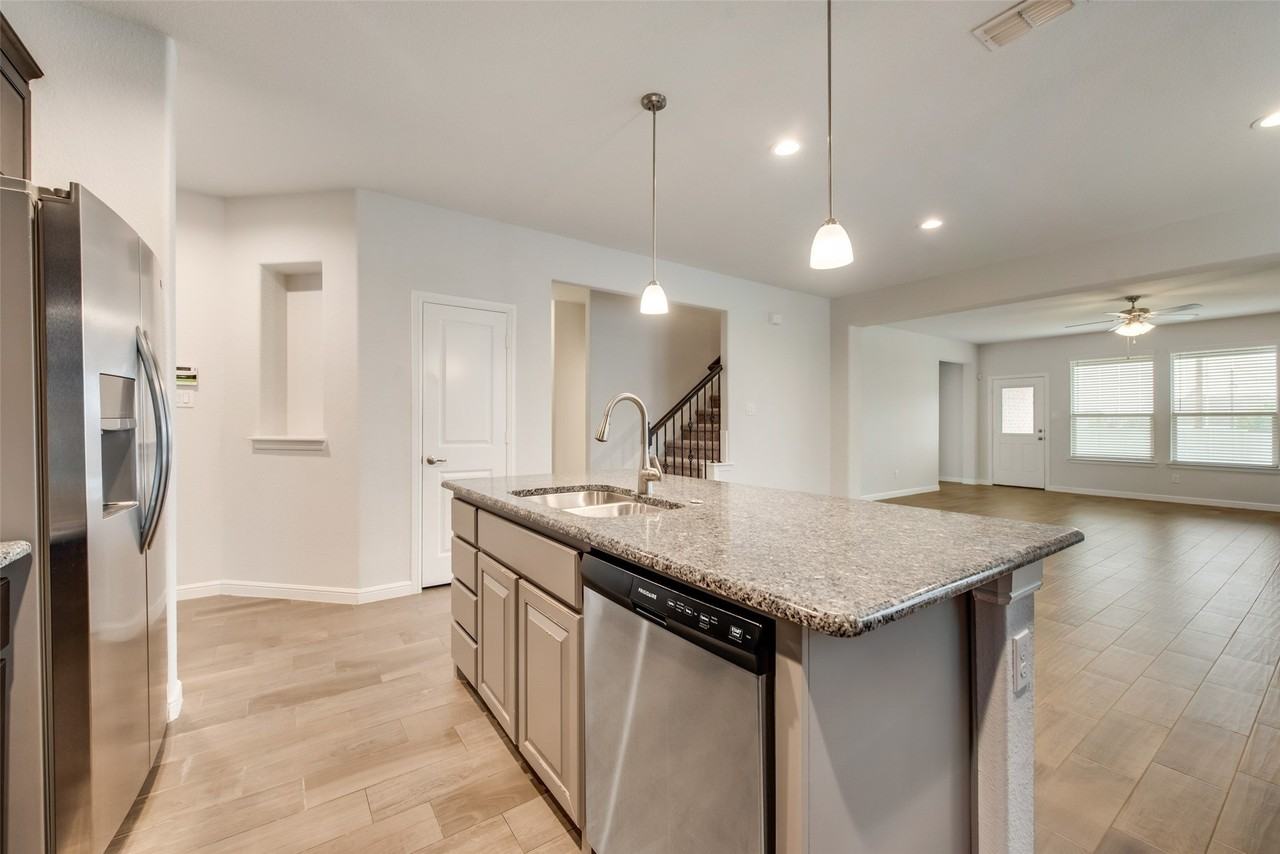 1308 Canary Ln - Photo 6 of 20