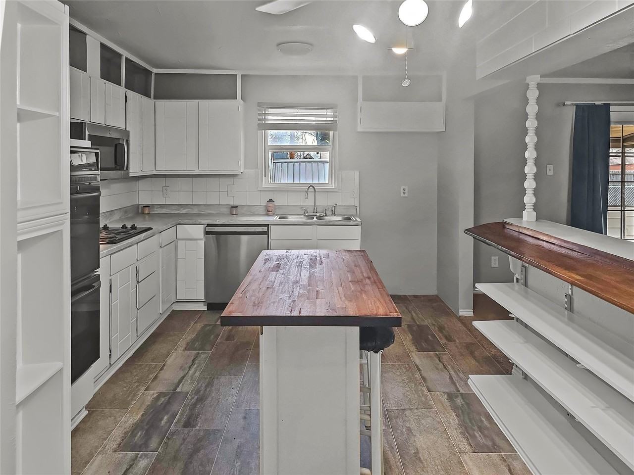 701 Idlewilde Dr - Photo 3 of 12