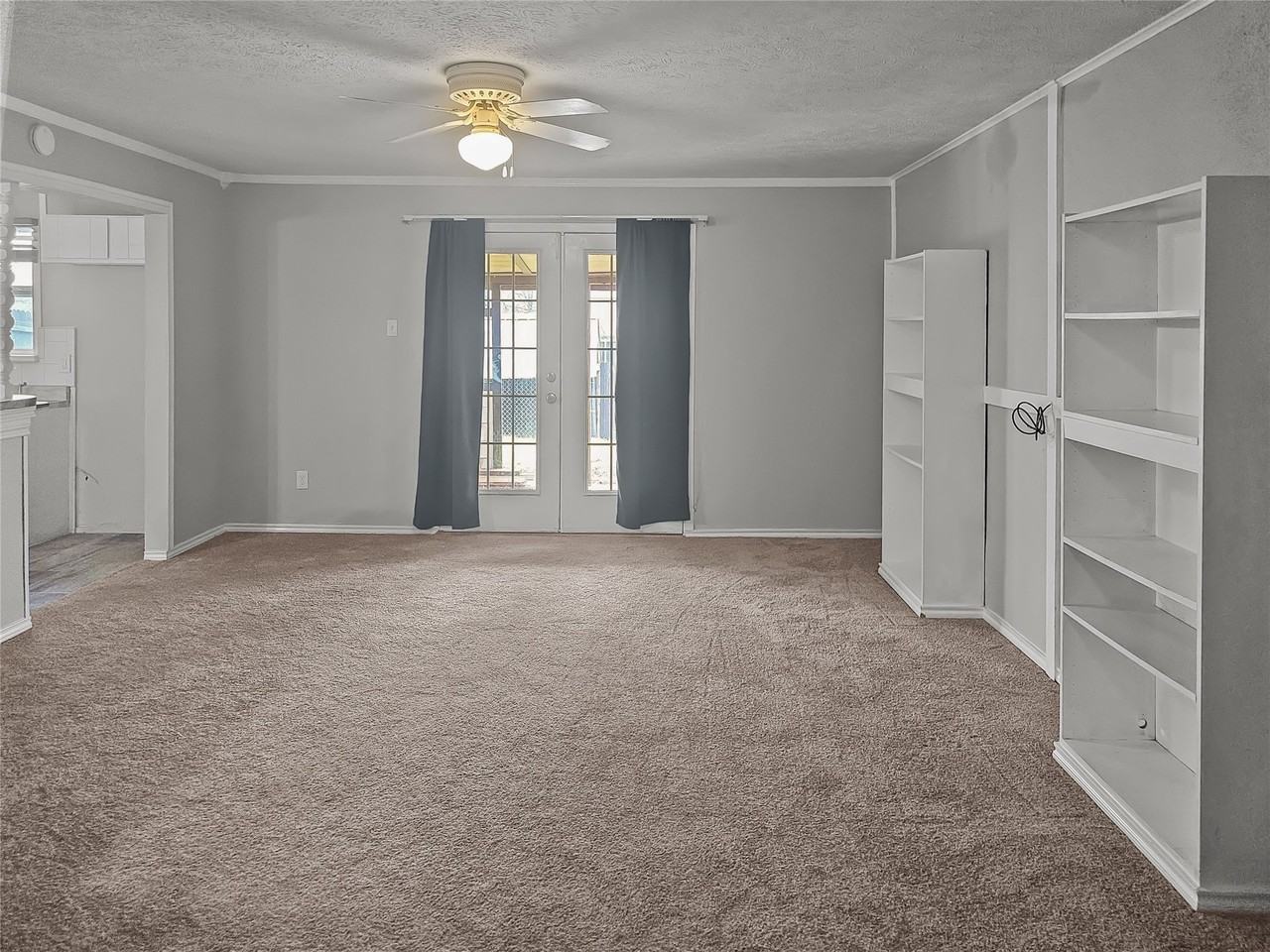 701 Idlewilde Dr - Photo 4 of 12