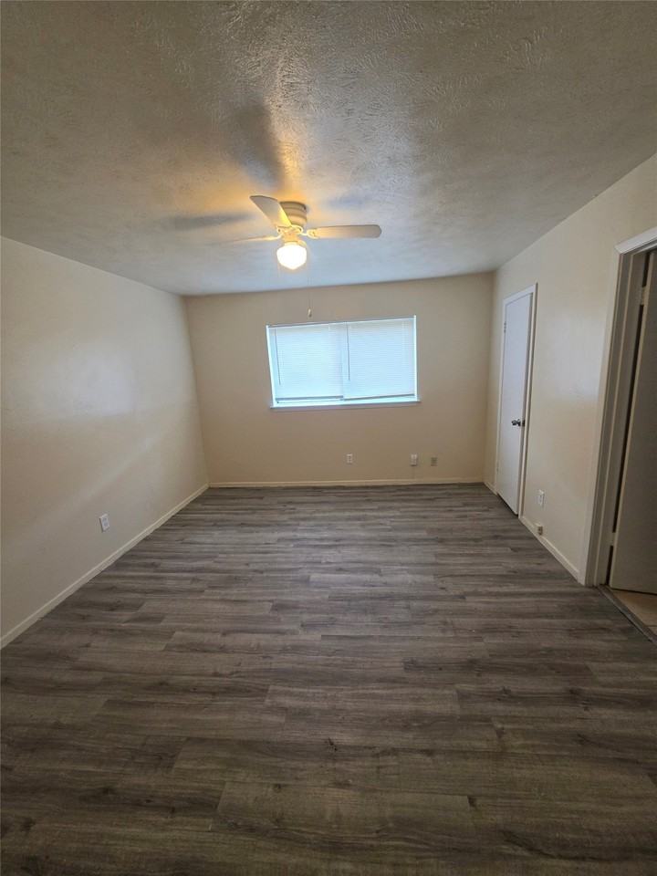 1225 Oakbluff Dr - Photo 5 of 11