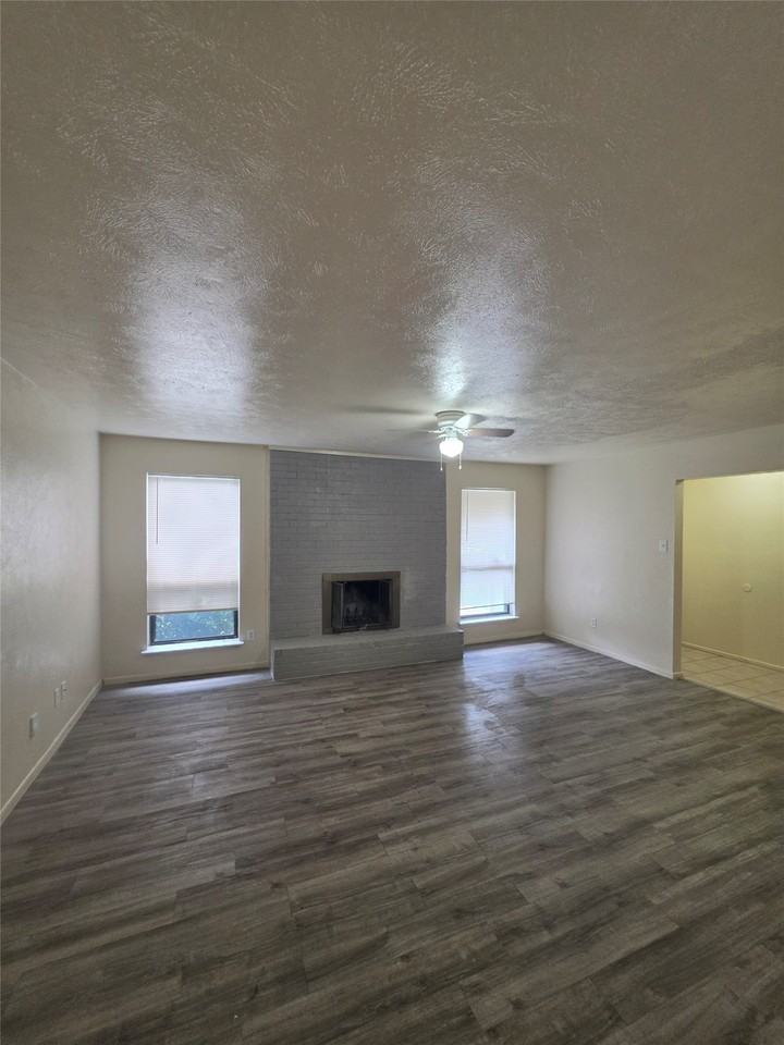 1225 Oakbluff Dr - Photo 7 of 11