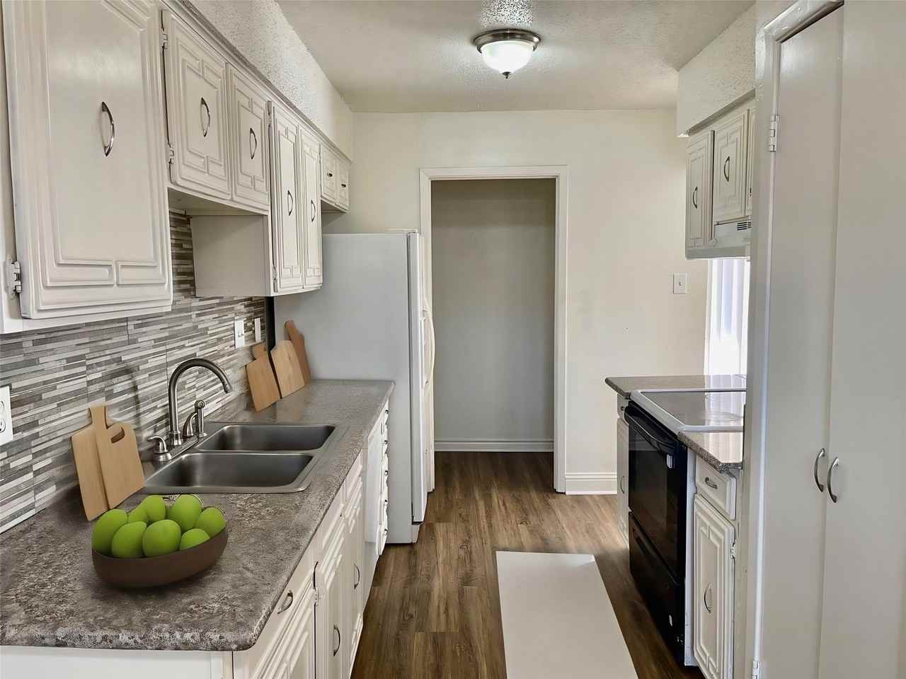 2310 Chapel Hill Ln - Photo 2 of 24