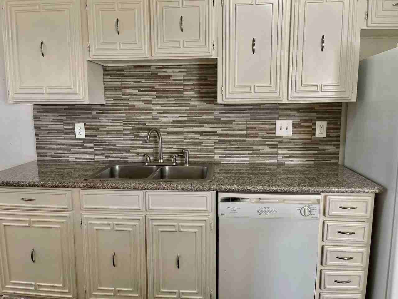 2310 Chapel Hill Ln - Photo 3 of 24