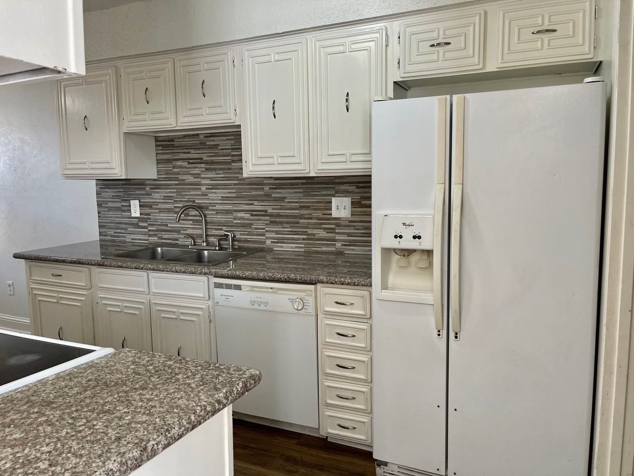 2310 Chapel Hill Ln - Photo 4 of 24