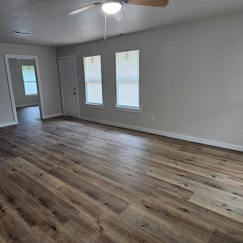 2901 Silkwood St - Photo 3 of 10