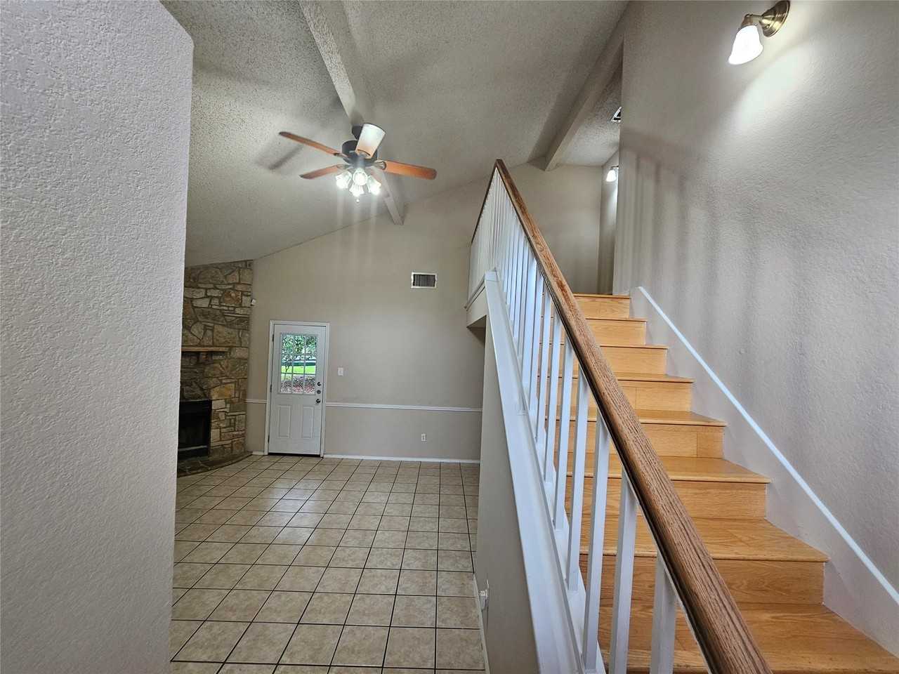 5 Canary Ct - Photo 4 of 33