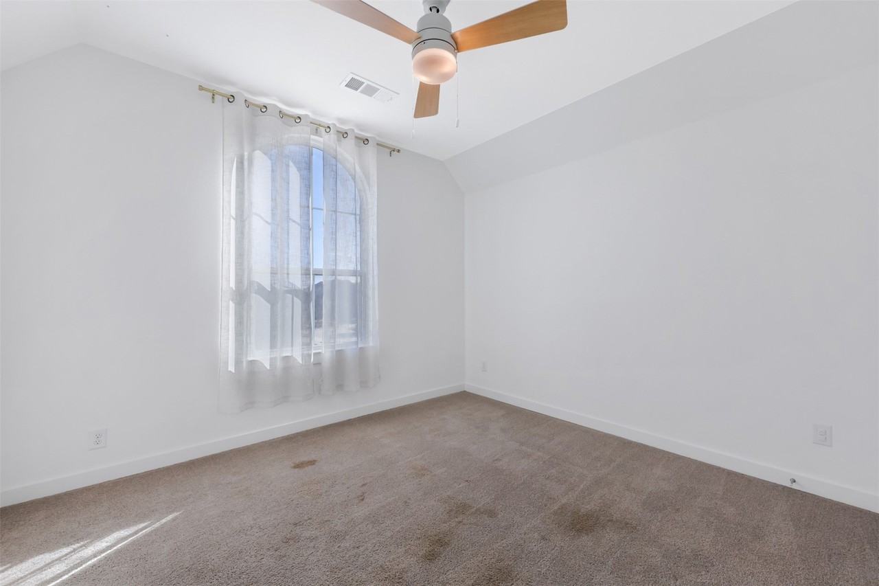 3805 Bamboo Trl - Photo 5 of 31
