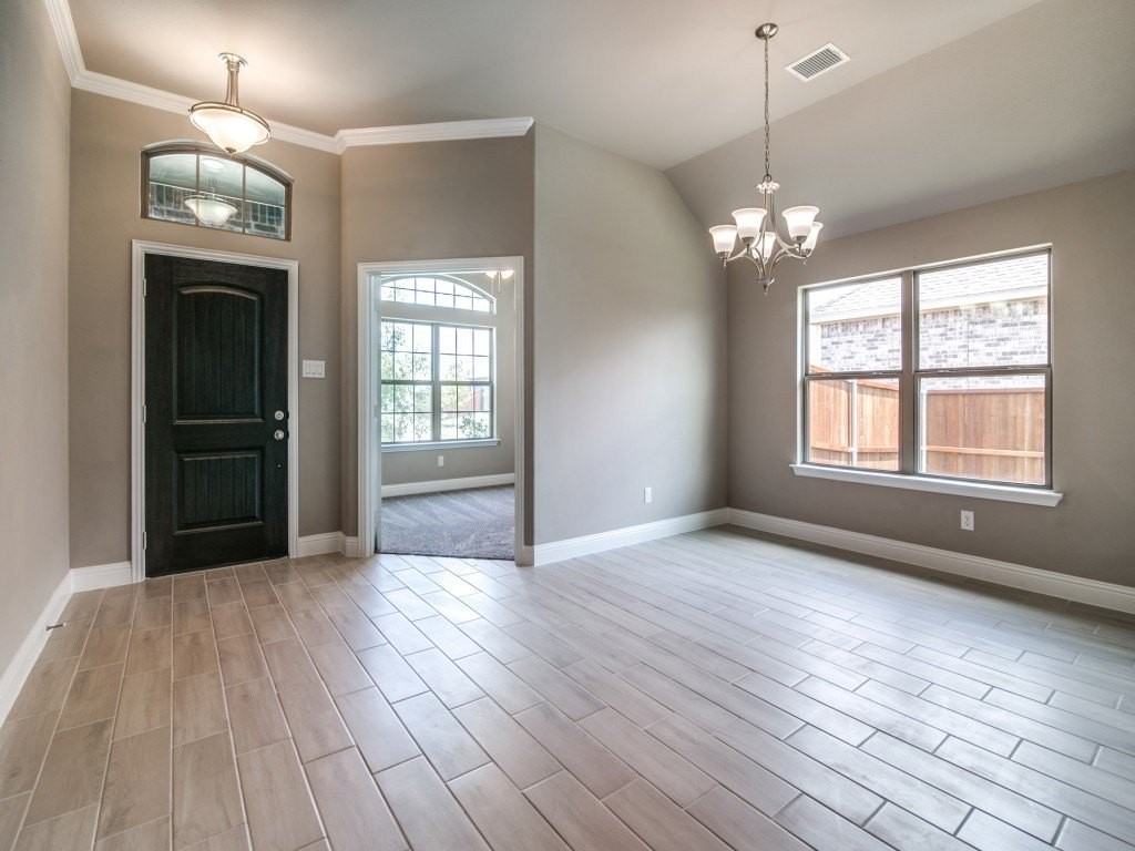 323 Sweetspire Dr - Photo 2 of 26