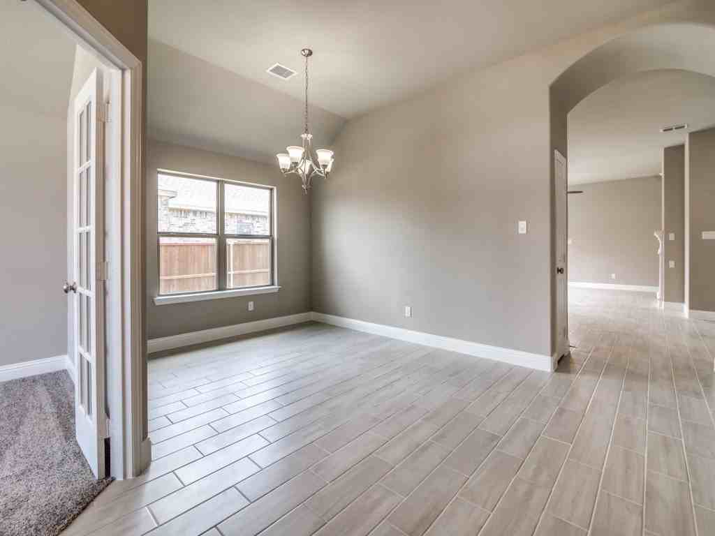 323 Sweetspire Dr - Photo 4 of 26