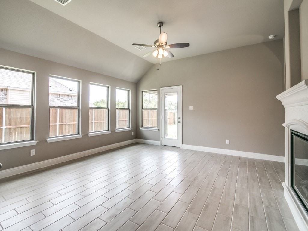 323 Sweetspire Dr - Photo 7 of 26