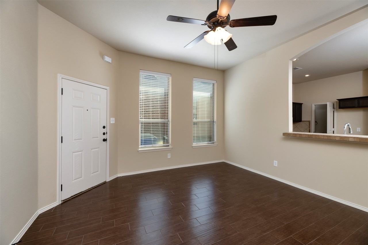 365 Orbit Dr - Photo 3 of 32