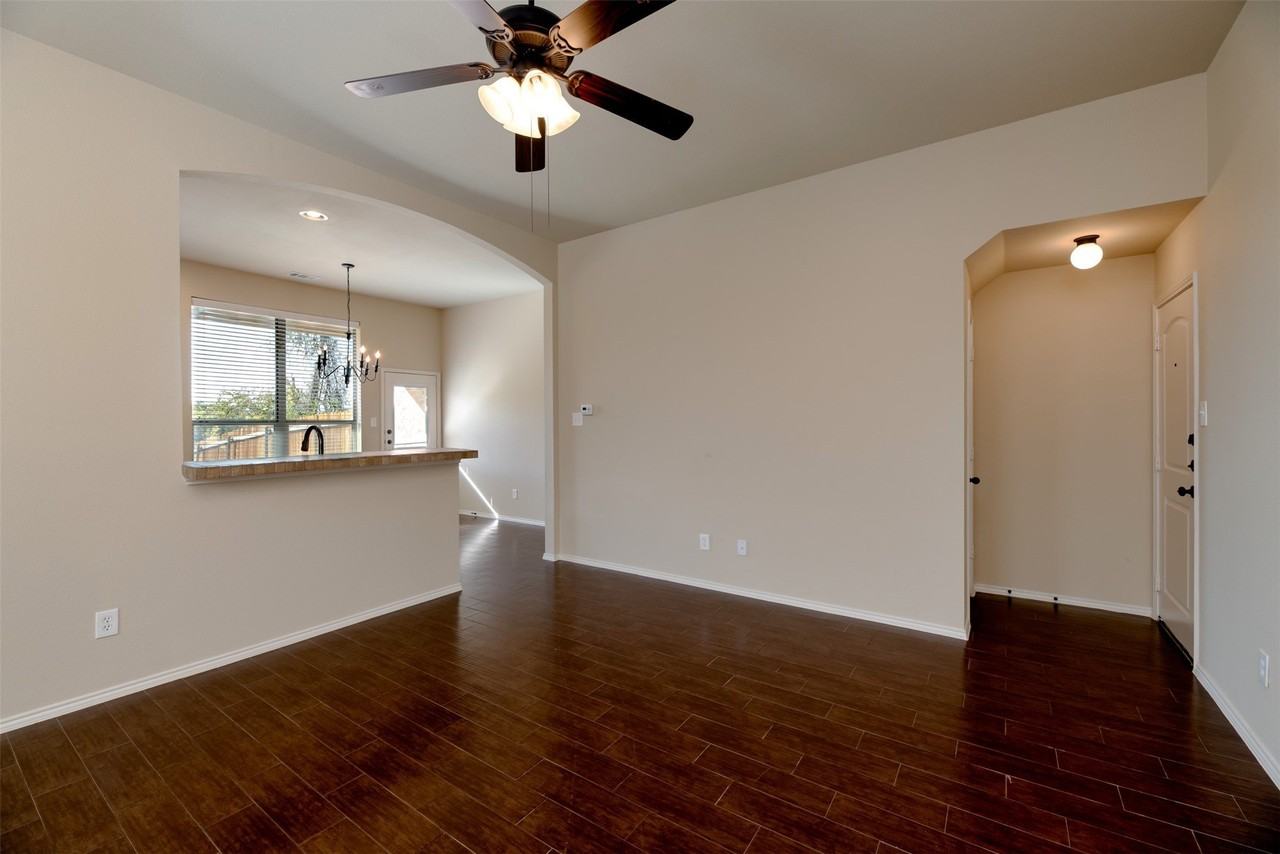 365 Orbit Dr - Photo 4 of 32