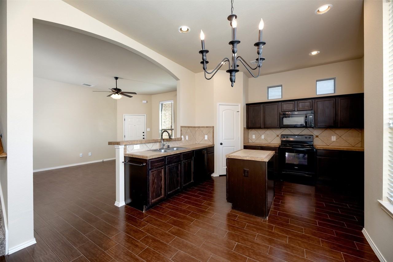 365 Orbit Dr - Photo 6 of 32