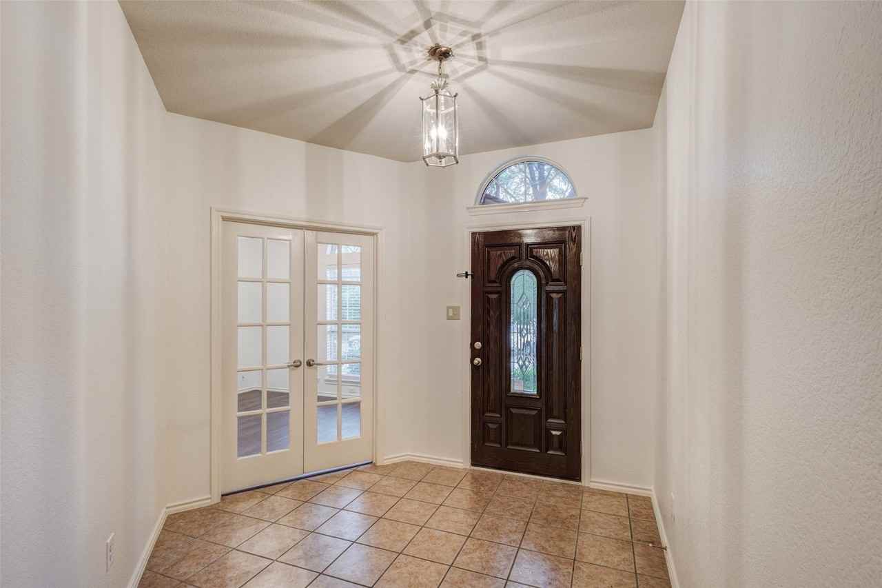 7048 Summit Parc Dr - Photo 2 of 15