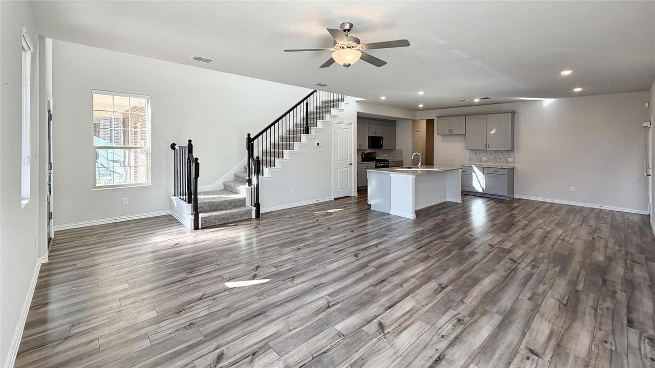 2653 Acadia Dr - Photo 4 of 39