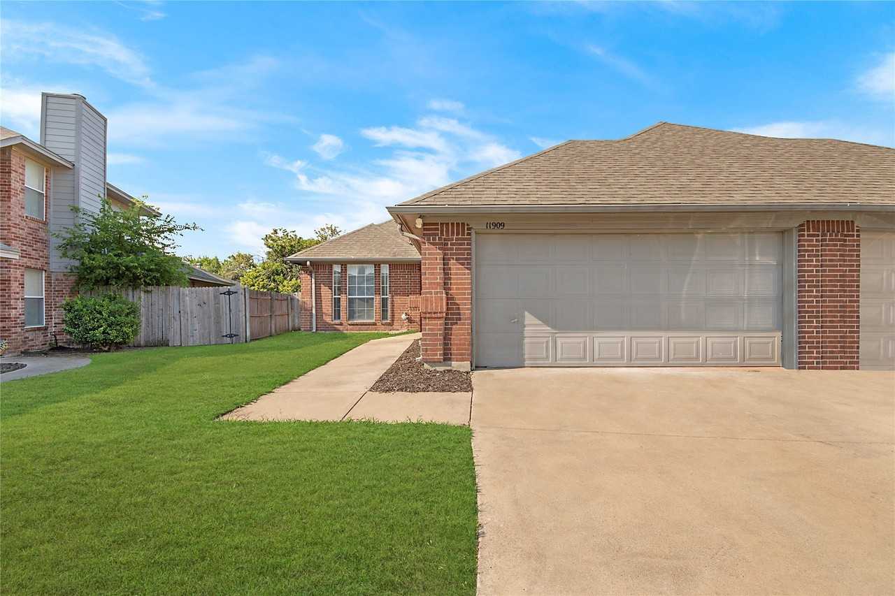 11909 Rhulen Ct - Photo 2 of 23