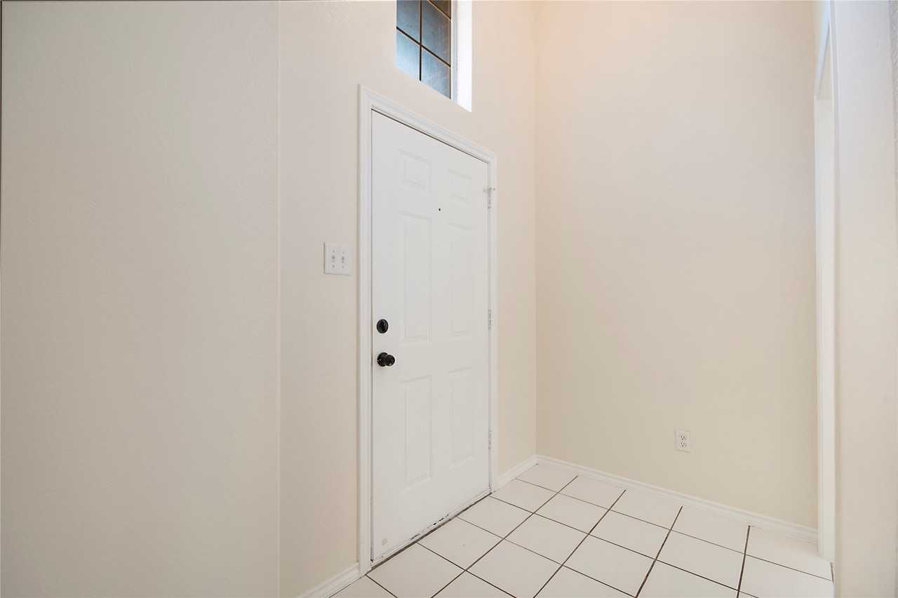 11909 Rhulen Ct - Photo 4 of 23