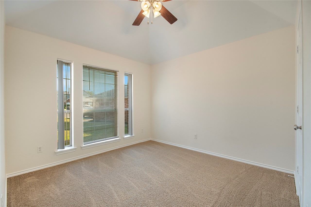 11909 Rhulen Ct - Photo 5 of 23