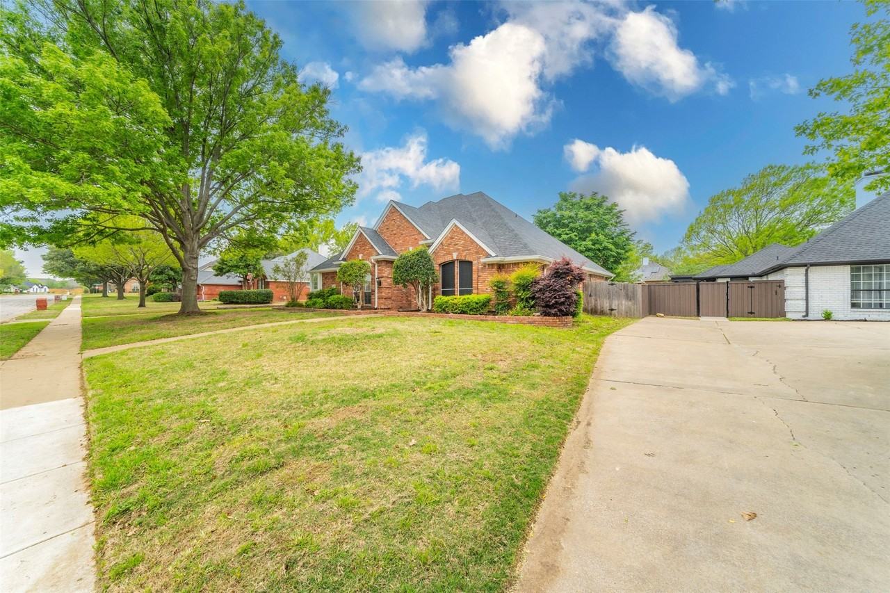 1114 Countryhill Dr - Photo 2 of 25