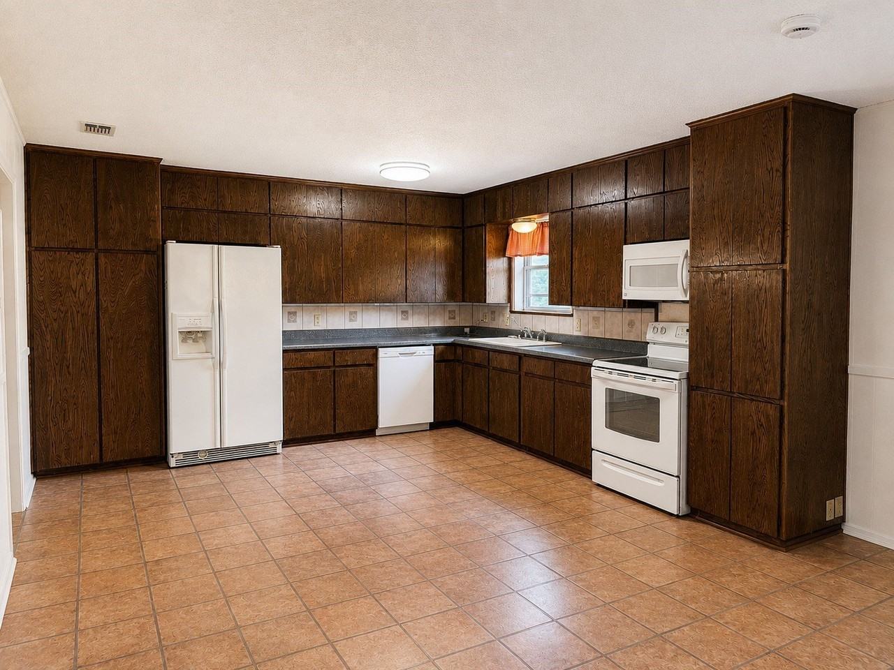 536 E 4th St - Photo 7 of 34