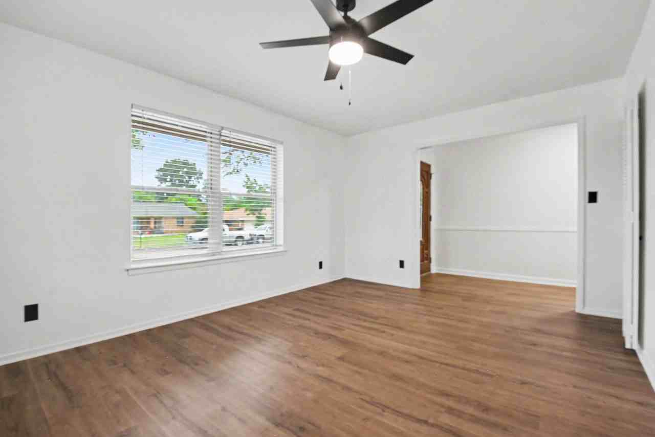 3407 Tipps Dr - Photo 5 of 30