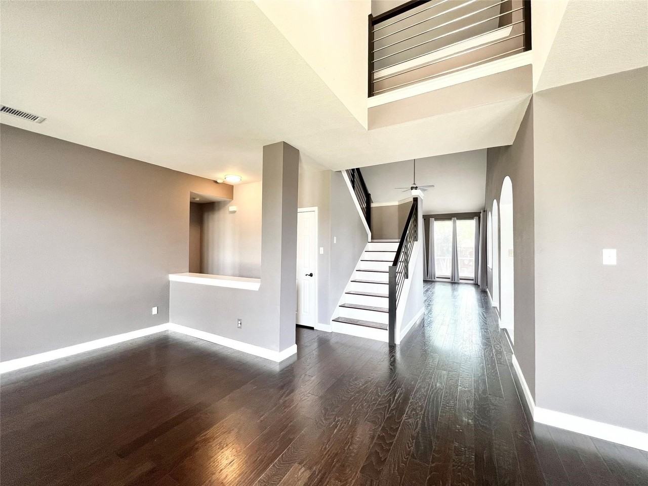 6902 Westover Dr - Photo 3 of 32