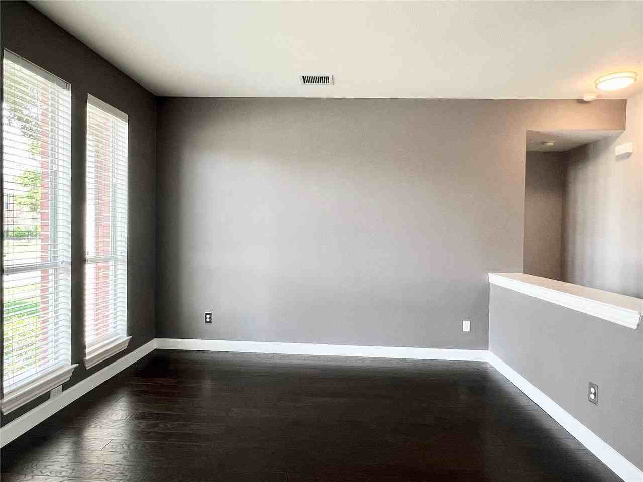 6902 Westover Dr - Photo 5 of 32