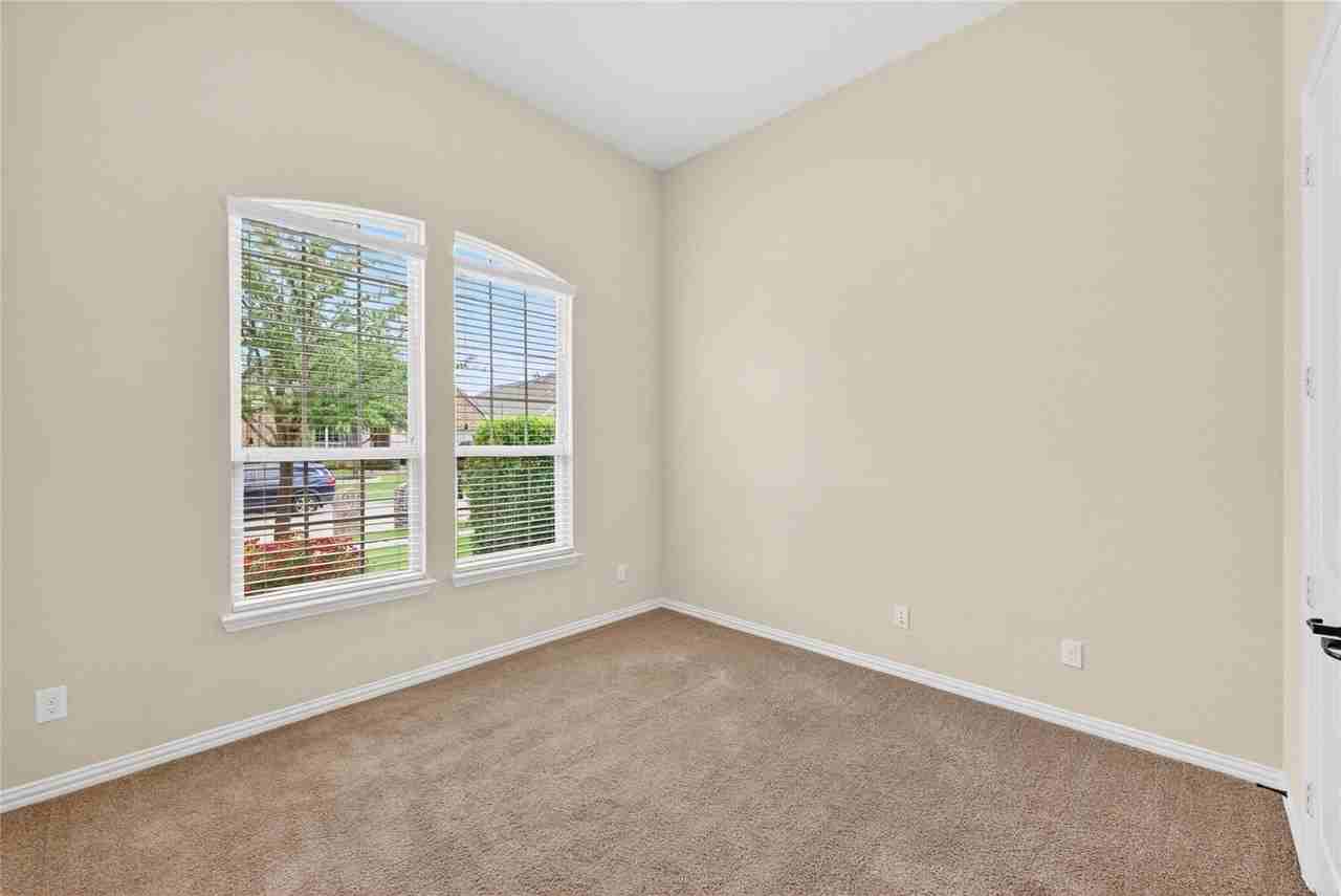 5629 Grove Cove Dr - Photo 2 of 37