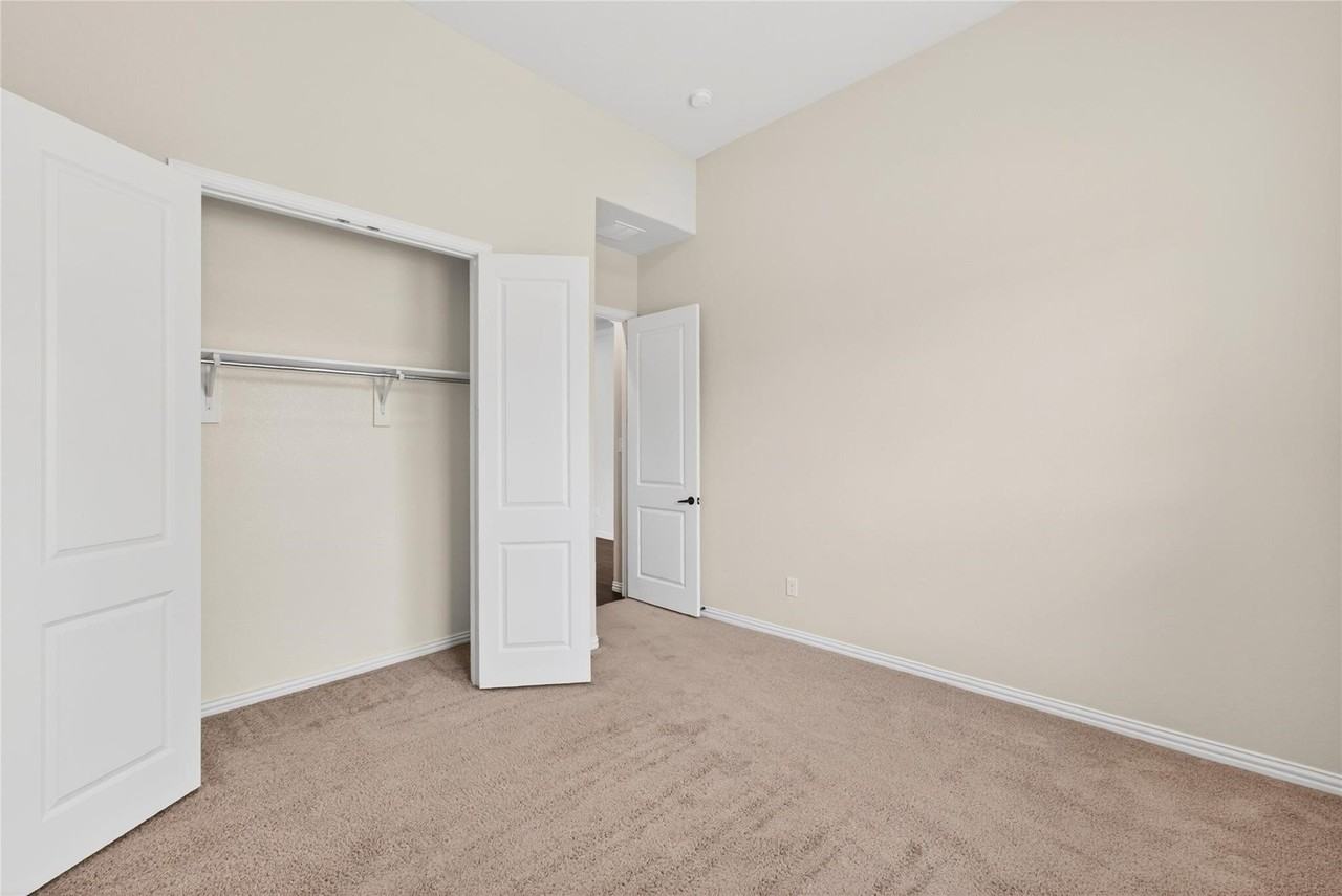 5629 Grove Cove Dr - Photo 3 of 37