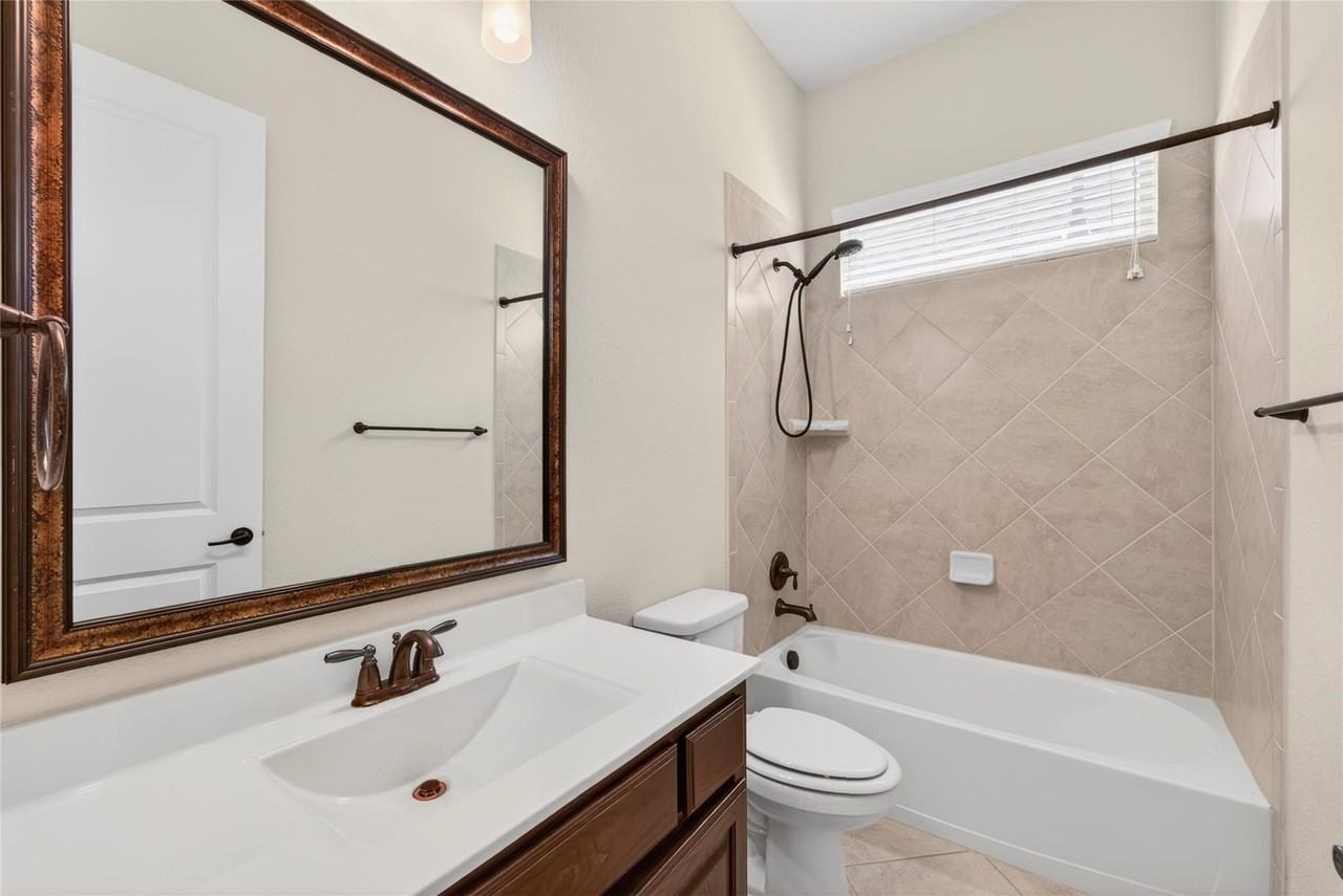 5629 Grove Cove Dr - Photo 4 of 37