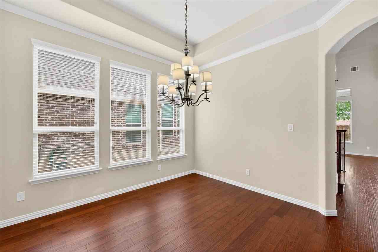 5629 Grove Cove Dr - Photo 5 of 37