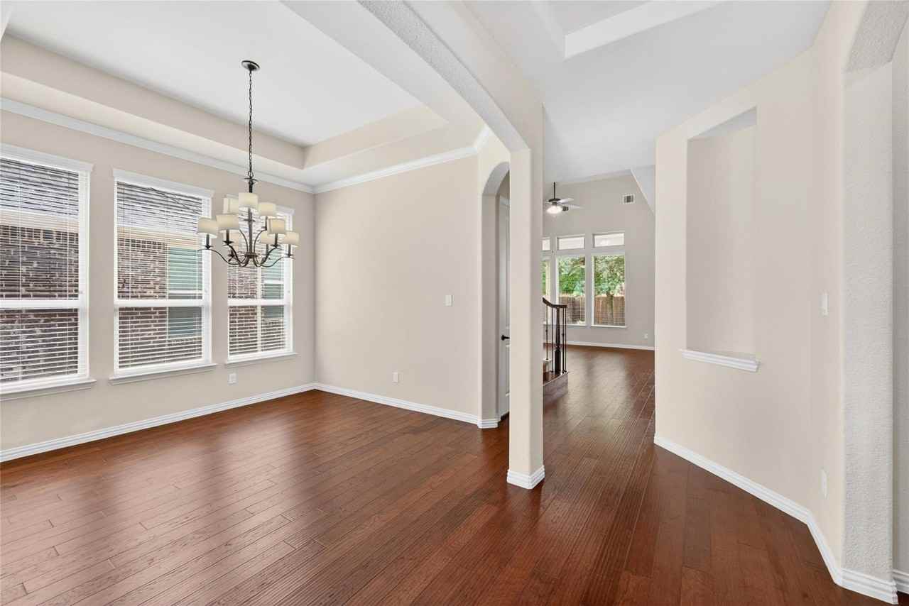 5629 Grove Cove Dr - Photo 7 of 37
