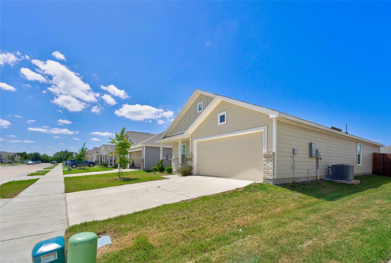 320 Dewberry St - Photo 3 of 28