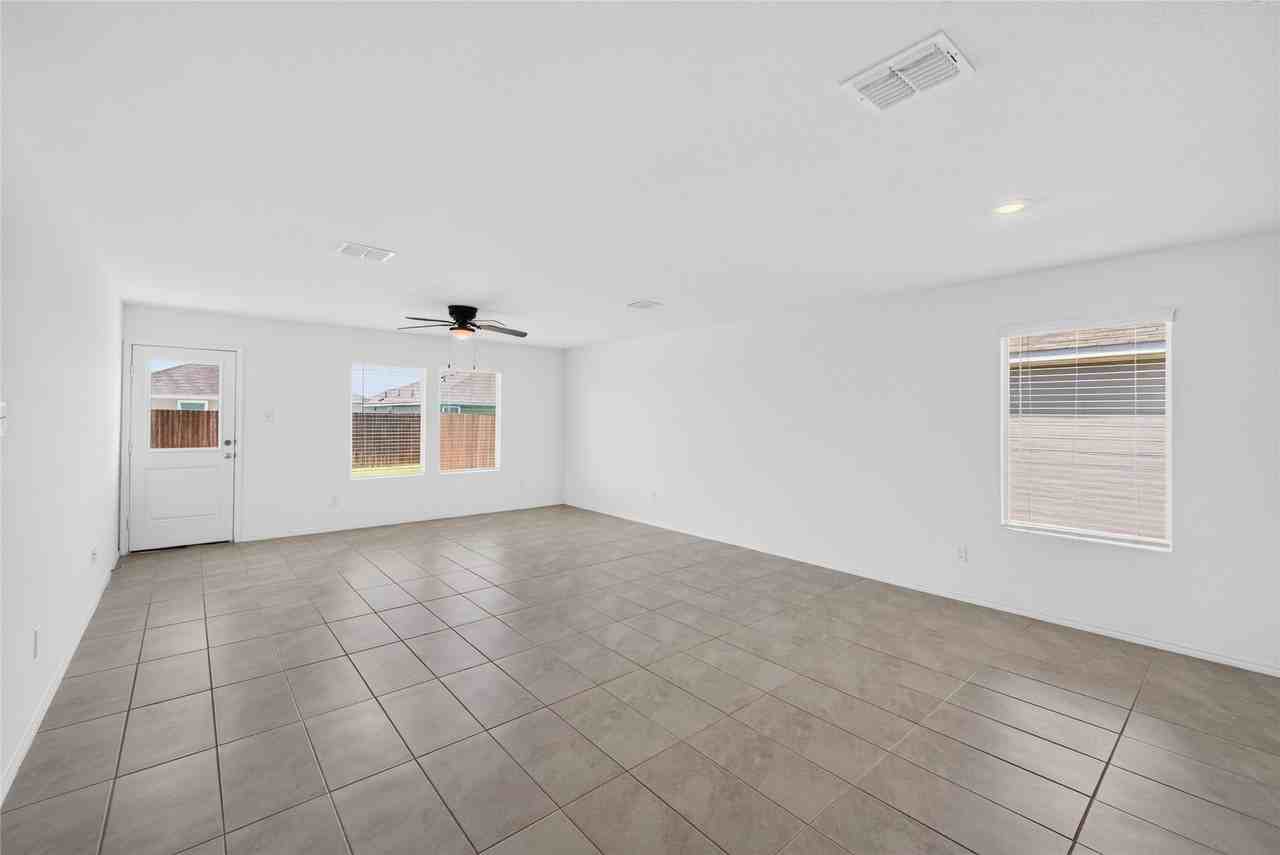320 Dewberry St - Photo 4 of 28