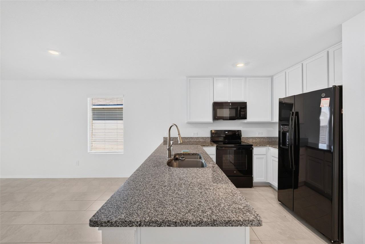 320 Dewberry St - Photo 7 of 28
