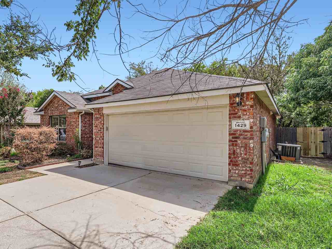 1429 Constantina Dr - Photo 3 of 38