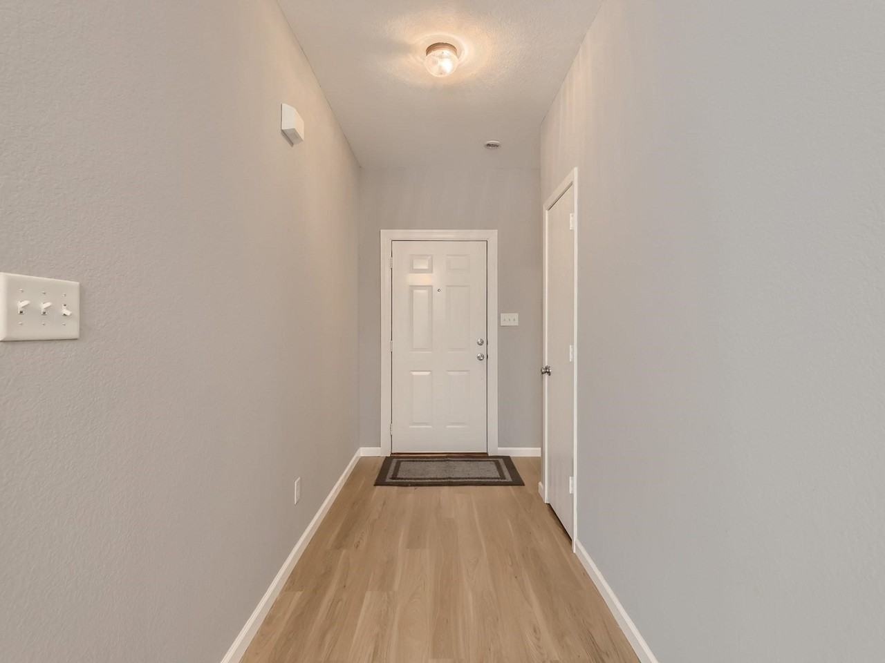 1429 Constantina Dr - Photo 4 of 38