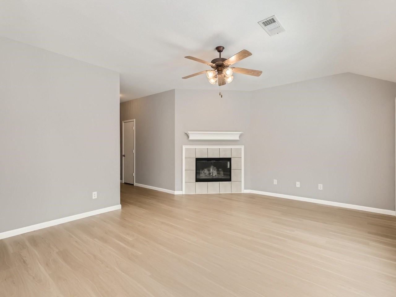 1429 Constantina Dr - Photo 7 of 38