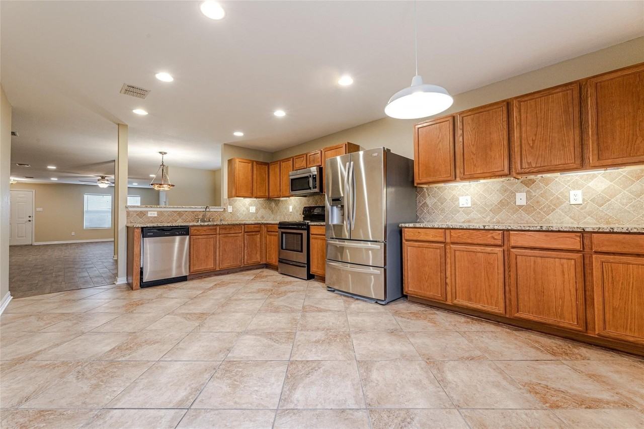 9013 Fremont Trl - Photo 7 of 27