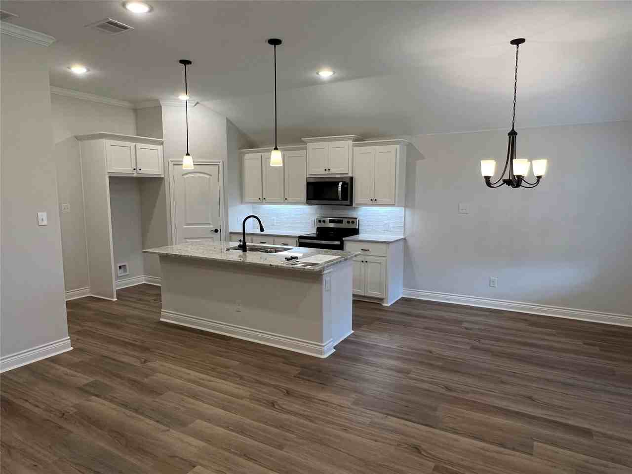 708 Tippit Ln - Photo 2 of 12