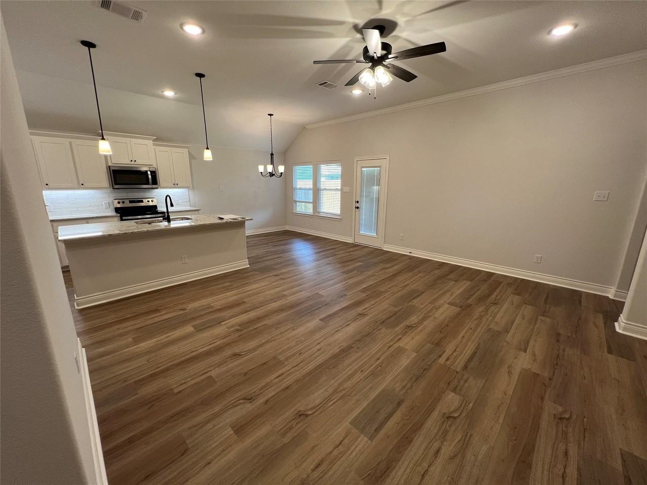 708 Tippit Ln - Photo 3 of 12