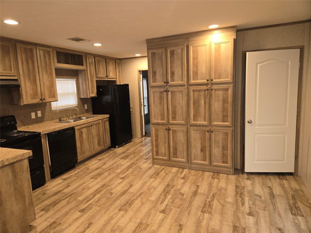 1119 Breezy Oaks Dr #1121B - Photo 2 of 4